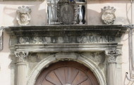portale lapideo prima restauro