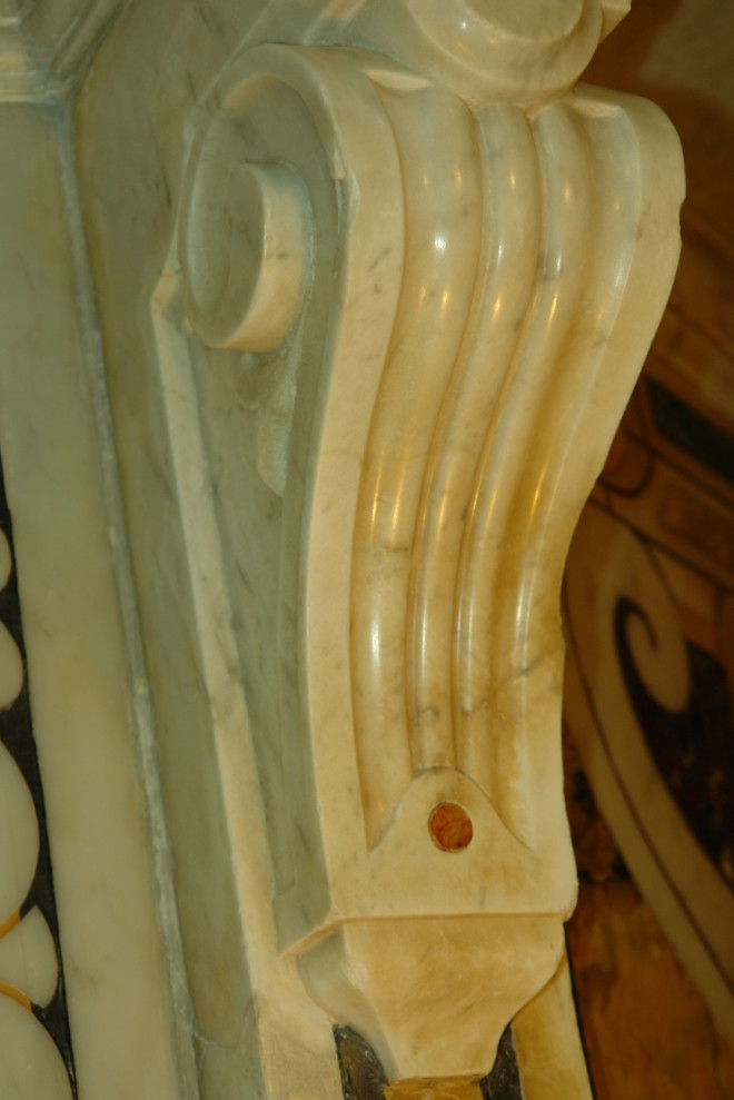 Restauro conservativo dell'altare marmoreo