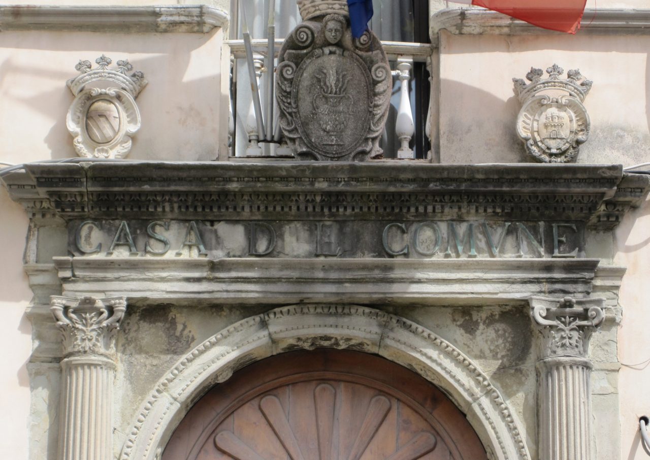 Restauro conservativo del portale lapideo del “Comune di Troia” -FG-
