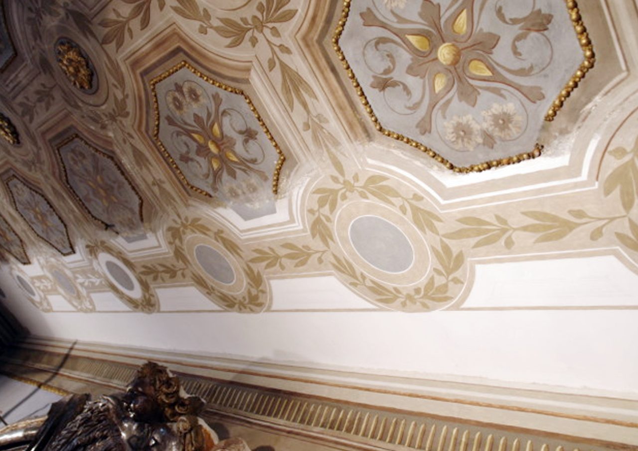 Restauro conservativo dipinto murale decorato con tempera grassa